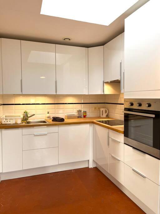 Appartement A Pied Du Centre Avec Place De Parking Arles Exterior photo