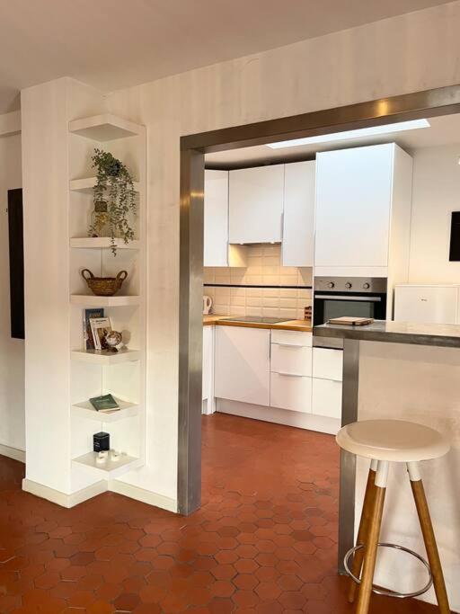 Appartement A Pied Du Centre Avec Place De Parking Arles Exterior photo
